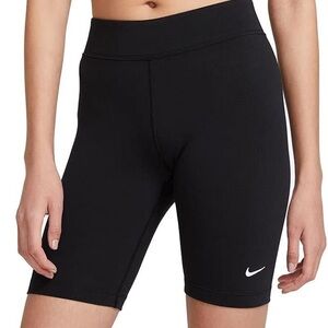 Nike Women’s High Waisted Classic Biker Shorts S